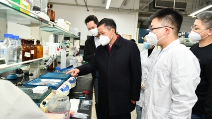 中国农业大学新闻网 学校要闻 钟登华深入全国重点实验室、学生宿舍和校医院调研指导工作