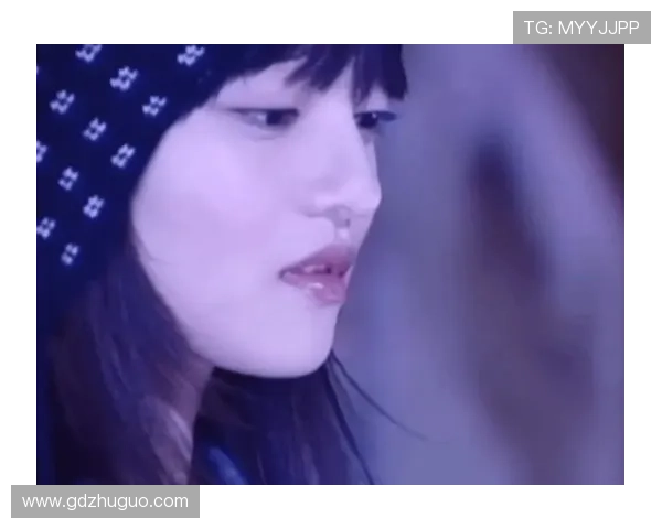 《海豚湾》:一场关于爱、失去与抉择的深海回响 《海豚湾》:一场关于爱、失去与抉择的深海回响